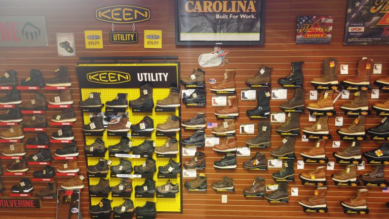 How to Choose Work Boots in Store: A Practical Checklist - MooseLog